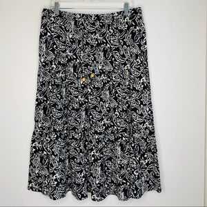 Appleseed’s  long skirt size L